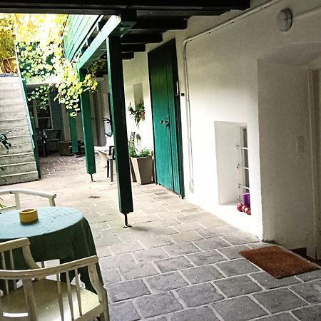 Apartment Mit 1 Schlafzimmer In Altstadthaus Sankt Veit an der Glan Luaran gambar